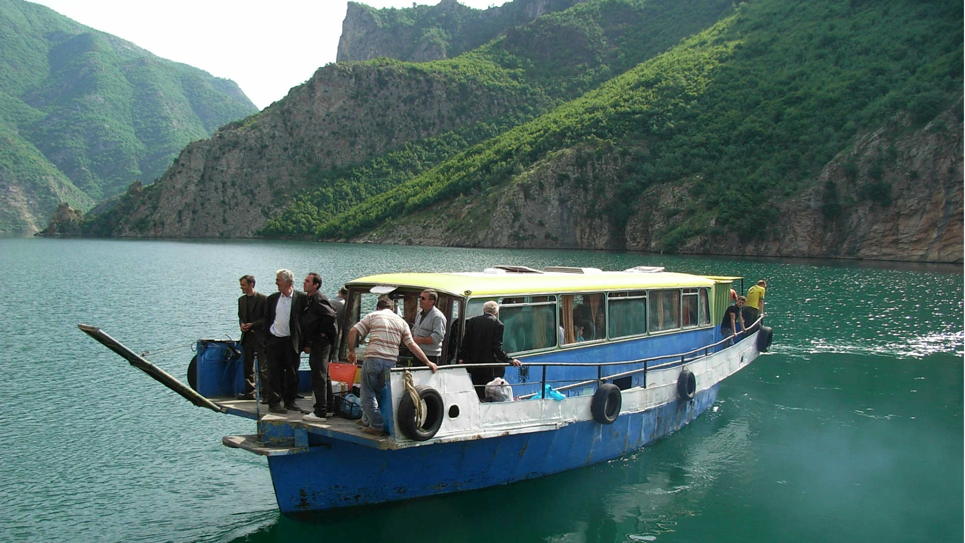 Boot auf See Albanien Adventure Offroad